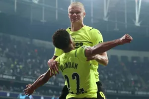 Erling Haaland tiếp tục bén duyên ghi bàn ở Champions League.
