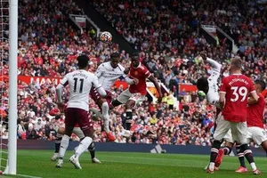 Tình huống ghi bàn mà HLV Ole Gunnar Solskjaer không hài lòng.