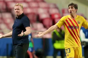 HLV Ronald Koeman cảm nhận rõ mọi thứ đã vuột khỏi tầm tay.