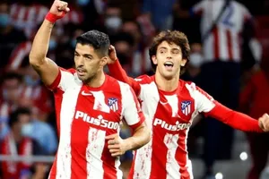 Luis Suarez tỏa sáng để khiến đội bóng cũ Barcelona gặp nhiều đau khổ hơn.