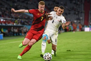 Kevin de Bruyne một lần nữa gồng gánh hàng công tuyển Bỉ trước Italia.