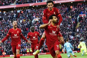 Mohamed Salah khiến đồng đội phấn khích sau tuyệt phẩm trong trận hòa Man.City 2-2.