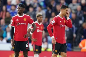 Paul Pogba và Cristiano Ronaldo không giấu được sự thất vọng. Ảnh: Getty Images