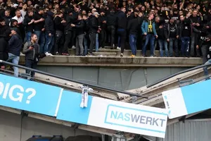 Một phần nhỏ khán đài tại sân Goffert của NEC Nijmegen đã sụp đổ.