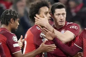 Robert Lewandowski và Bayern Munich càn lướt mọi rào cản.