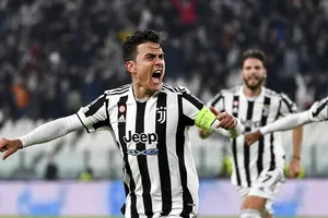 Paulo Dybala đã tỏa sáng với cú đúp bàn thắng giúp Juve thắng tuyệt đối.