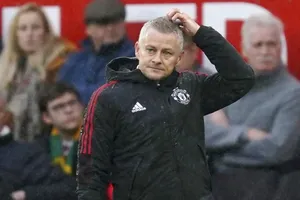 Khi áp lực tăng thêm, những hình ảnh bất lực của Ole Gunnar Solskjaer bên ngoài sân càng nhiều.