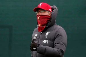 HLV Jurgen Klopp tin rằng thay vì yêu cầu hoãn giải thì các bên nên tiêm vắc-xin và tuân thủ các biện pháp bảo vệ.