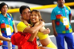 HLV Nguyễn Mạnh Hiếu (trái) được giao trọng trách HLV trưởng đội tuyển điền kinh Việt Nam.