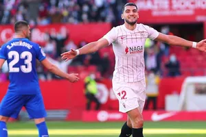Rafa Mir ghi bàn quyết định trong hiệp một để giúp Sevilla chiến thắng.