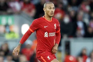 Thiago Alcantara có nguy cơ kết thúc mùa giải này vì chấn thương hông.