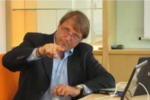 Chuyên gia điền kinh người Đức, ông Gunter Lange.