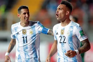 Angel Di Maria và Lautaro Martinez ghi bàn giúp Argentina giành chiến thắng.