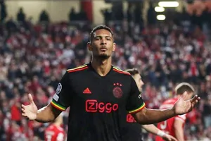 Tiền đạo Sebastien Haller bất ngờ nổi lên với duyên ghi bàn khó tin cho Ajax.
