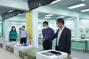 Lãnh đạo Bộ VH-TT-DL thị sát trường bắn súng quốc gia. Ảnh: TÚ TÚ