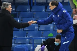  HLV Thomas Tuchel đối đầu Carlo Ancelotti khi còn dẫn dắt Everton ở mùa qua.