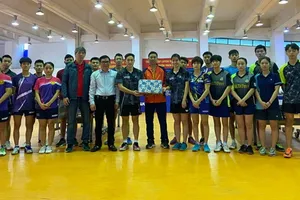 Giám đốc Sở VH-TT Hà Nội gặp mặt đội tuyển bóng bàn Việt Nam. Ảnh: MAI HOA