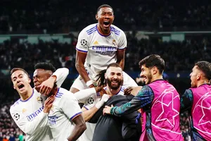 Tiền đạo Karim Benzema lại một lần nữa ghi bàn quyết định đưa Real đi tiếp.