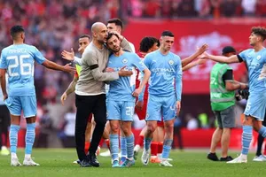 HLV Pep Guardiola khẳng định tâm lý của cầu thủ vẫn tốt. Ảnh: Getty Images