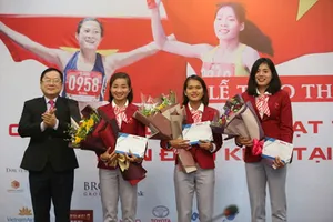 Chuyện thưởng luôn là điều được các tuyển thủ chờ đợi nhất. 