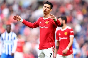 Vẻ chán chường của Cristiano Ronaldo sau thất bại 0-4 tại Brighton. Ảnh: Getty Images