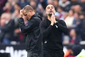 Hình ảnh đầy áp lực của HLV Pep Guardiola. Ảnh: Getty Images