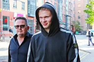 Tiền đạo Erling Haaland đã có trải nghiệm đầu tiên ở Mancehster.