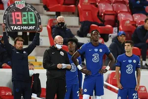 5 quyền thay người trong một trận đấu được áp dụng vĩnh viễn.