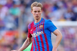 Frenkie de Jong vẫn đang là “món hàng” được giá nhất của Barca lúc này.