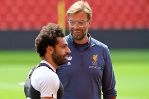 HLV Jurgen Klopp rất vui khi tiếp tục làm thầy của Mohamed Salah. Ảnh: Getty Images