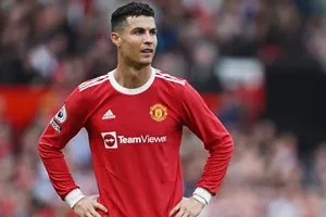 Cristiano Ronaldo có thể sẽ ở lại nếu được giữ nguyên lương. Ảnh: Getty Images