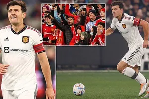 Harry Maguire đã phải chịu những tiếng la ó trên khán đài trong hầu hết hiệp một.
