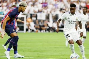 Vinicius Junior (phải) đang phát triển trở thành ngôi sao đẳng cấp.