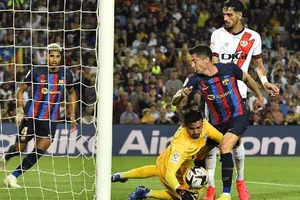 Robert Lewandowski đã có màn ra măt thất vọng cùng Barcelona.