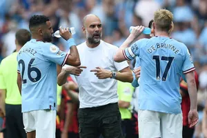 HLV Pep Guardiola thúc giục đội duy trì khởi đầu mạnh mẽ. Ảnh: Getty Images