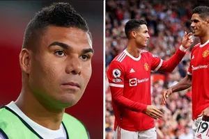Casemiro chưa thể sát cánh cùng các đồng đội cũ Cristiano Ronaldo và Raphael Varane.