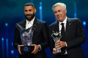 Karim Benzema và HLV Carlo Ancelotti xuất sắc nhất châu Âu mùa qua.