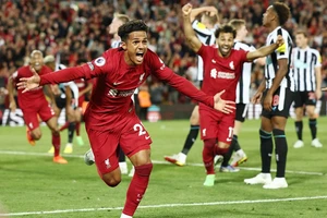 Cầu thủ tấn công vừa tròn 20 tuổi Fabio Carvalho giải cứu Liverpool. Ảnh: Getty Images