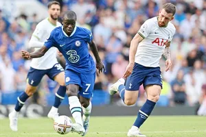 N'Golo Kante chấn thương hồi giữa tháng 8 và nghỉ cho đến nay. Ảnh: Getty Images