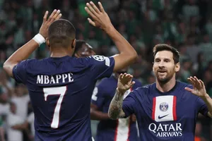 Lionel Messi, Kylian Mbappe ghi bàn giúp PSG ngược dòng toàn thắng.