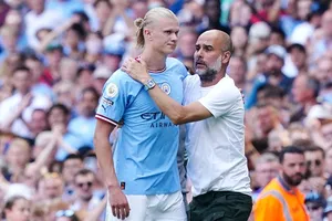 Erling Haaland không thể hạnh phúc hơn khi được một HLV như Pep Guardiola xem như “báu vật”. Ảnh: Getty Images
