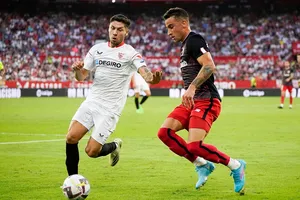 Sevilla (trái) chỉ giành được kết quả hòa trước một Athletic Bilbao có phong độ cao.