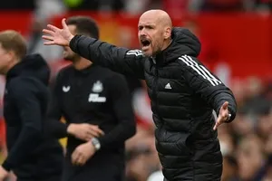 HLV Erik ten Hag chứng kiến trận hòa bất lực trước Newcastle. Ảnh: Getty Images