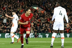 Darwin Nunez mừng bàn thắng đầu tiên của anh ở Anfield. Ảnh: Getty Images