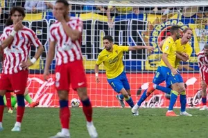 Atletico Madrid thất bại cay đắng 2-3 trên sân đối thủ áp chót bảng Cadiz.