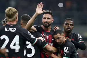 Olivier Giroud giúp AC Milan trở lại vòng knock-out Champions League sau 9 năm.