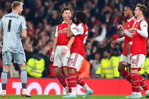 Arsenal nhẹ nhàng đánh bại Zurich 1-0 và giành suất vào thẳng vòng 1/8 Europa League.