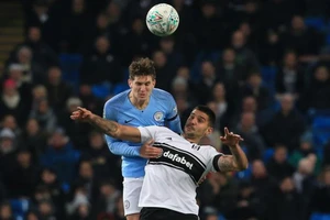 Man.City thận trọng trước sự nguy hiểm của Aleksandar Mitrovic. Ảnh: Getty Images 