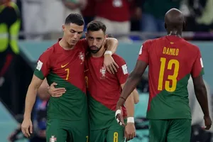 Bruno Fernandes liên tục có những phát biểu xóa tan đồn đoán bất hòa với Cristiano Ronaldo.