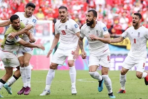 Iran tiến gần cơ hội lần đầu tiên trong lịch sử giành quyền vào vòng knock-out World Cup.